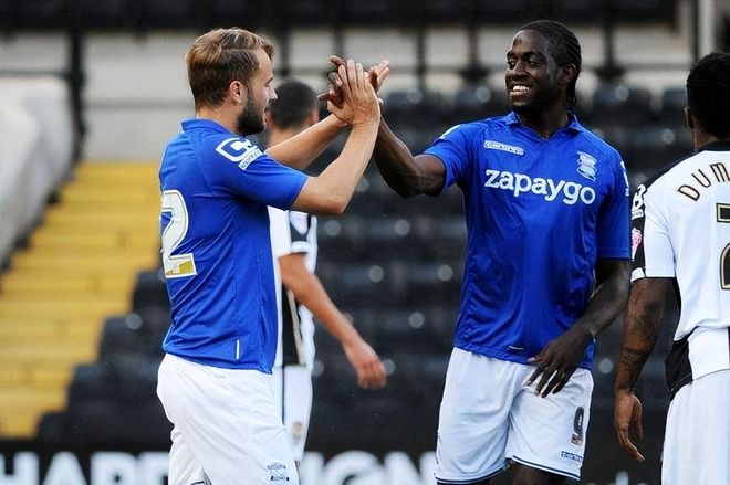 亚当·沃顿的欧冠梦：曼联的挑战与机遇（亚当·沃顿逐梦欧冠：曼联的困境与契机）