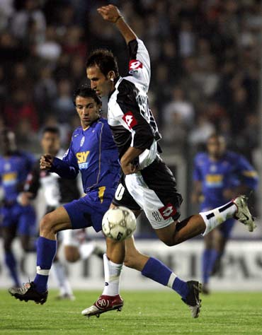 斯拉维亚主帅：我们让阿森纳踢得很艰难，但球队犯了致命失误（斯拉维亚主帅：阿森纳被我们逼得不轻松，球队却被致命失误拖累）