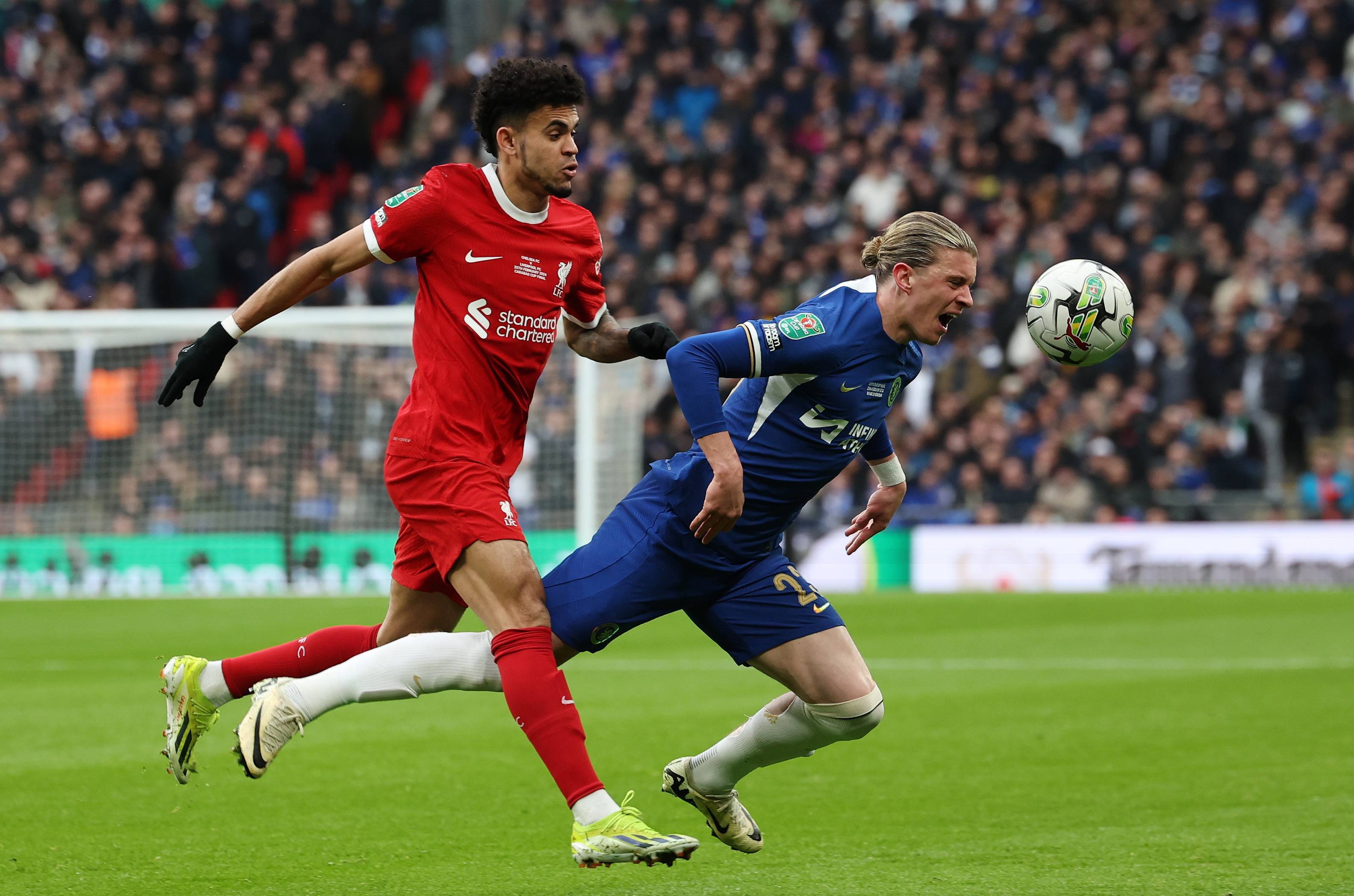 意乙巴里队客场0-5惨败，在返程航班上球迷与球员发生冲突（意乙巴里客场0比5大败，返程航班上球迷与球员爆发冲突）