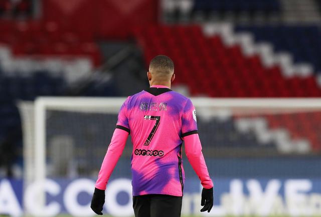 非洲杯半场：姆伯莫助攻，埃永破门，喀麦隆1-0加蓬（非洲杯半场战报：姆伯莫送助攻，埃永建功，喀麦隆1-0领先加蓬）