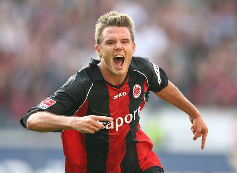 意媒：阿坎吉缺席国米训练，欧冠对阵利物浦出战成疑（据意媒报道，阿坎吉未参加国米训练，欧冠战利物浦出场成疑）