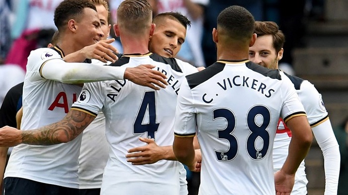 跟队记者：VAR竟然认为米兰对阵帕尔马时的点球是萨56的犯规（随队记者：VAR竟认定米兰战帕尔马的点球源于萨勒马科尔斯犯规）