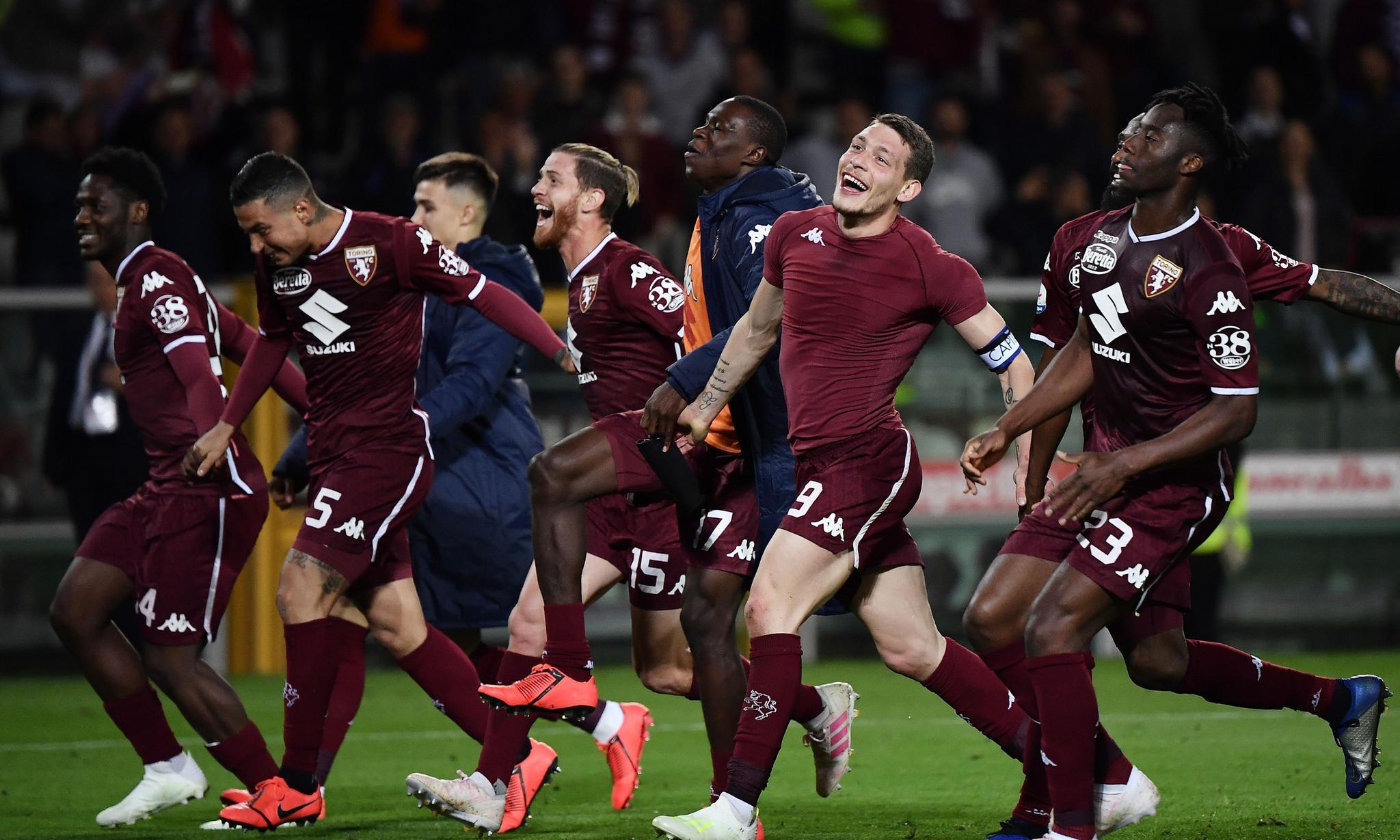 本世纪德甲戴帽数前10：莱万384场16次第1，凯恩76场10次第3（本世纪德甲帽子戏法榜前十：莱万384战16帽居首，凯恩76战10帽第三）