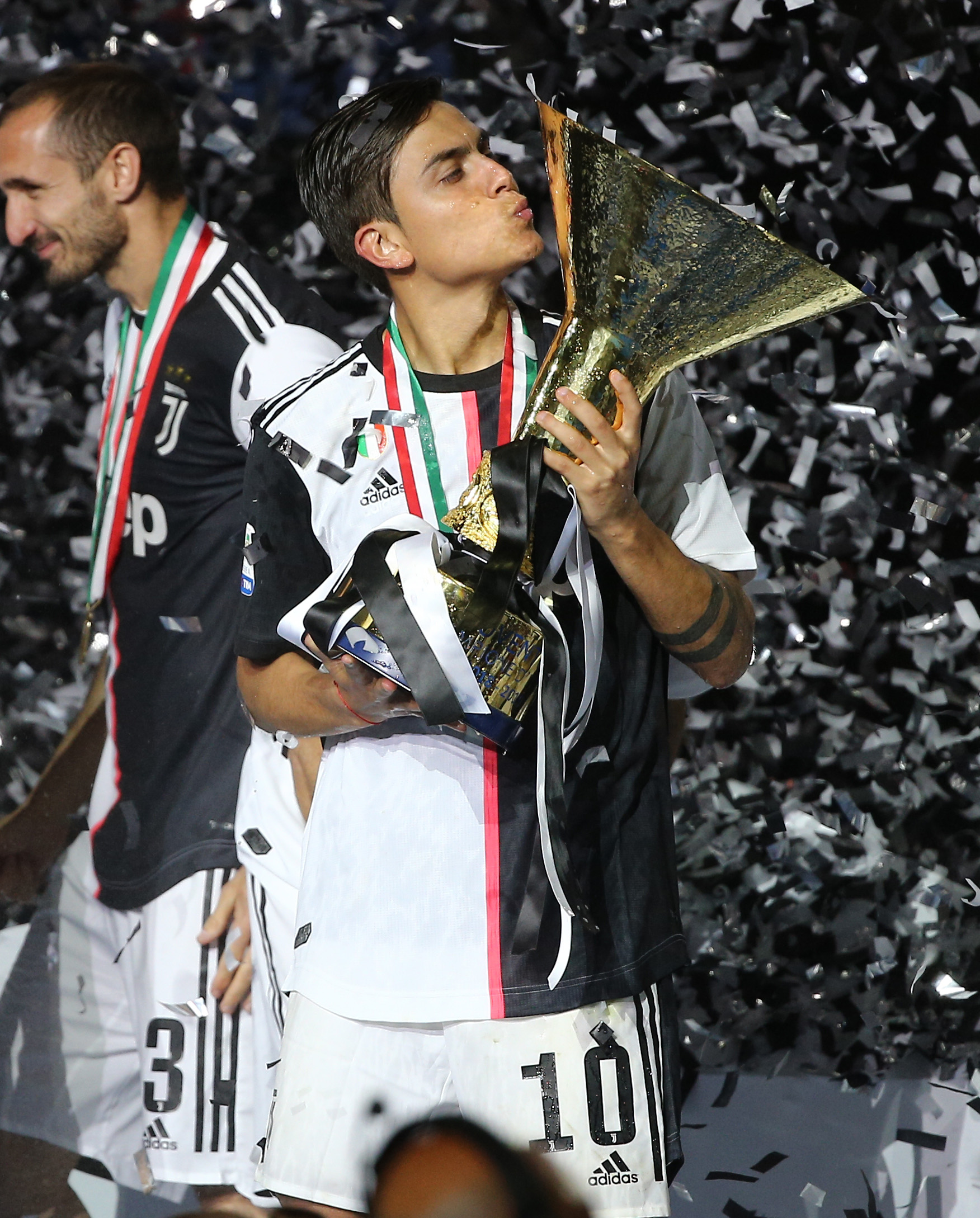 欧冠最新积分榜：阿森纳6战全胜领跑，曼城升至第4&皇马第7（欧冠积分榜更新：阿森纳六战全胜居首，曼城升第4，皇马排第7）