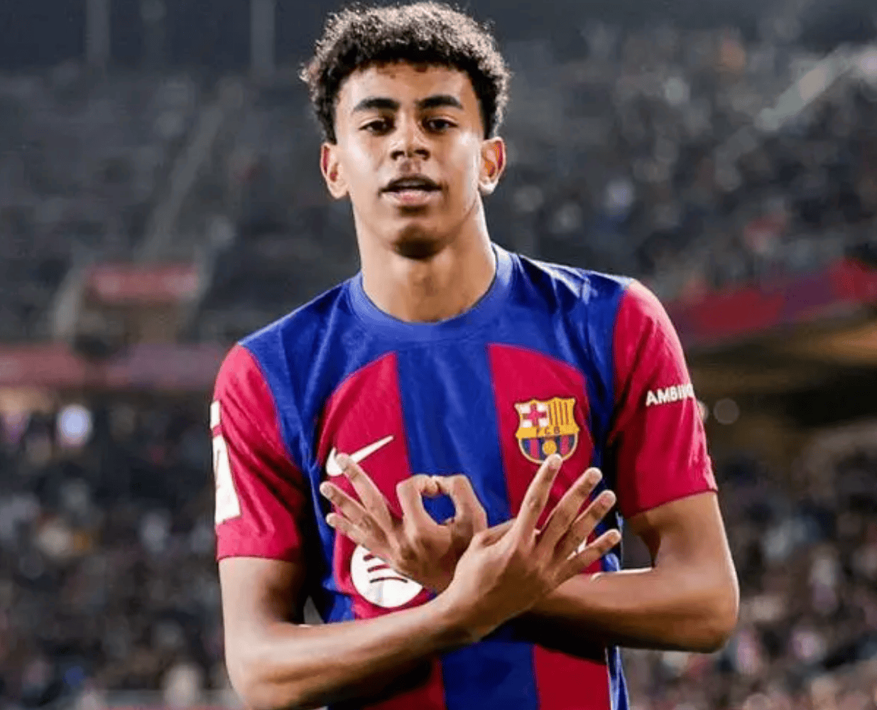 火爆，辽超总决赛大连队vs本溪队共有55678名观众观战（辽超总决赛热度爆表：大连战本溪，55678名球迷到场见证）